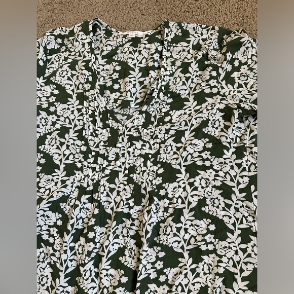 NWOT fun2fun Green Floral 3/4 Sleeve Blouse - Picture 2 of 7